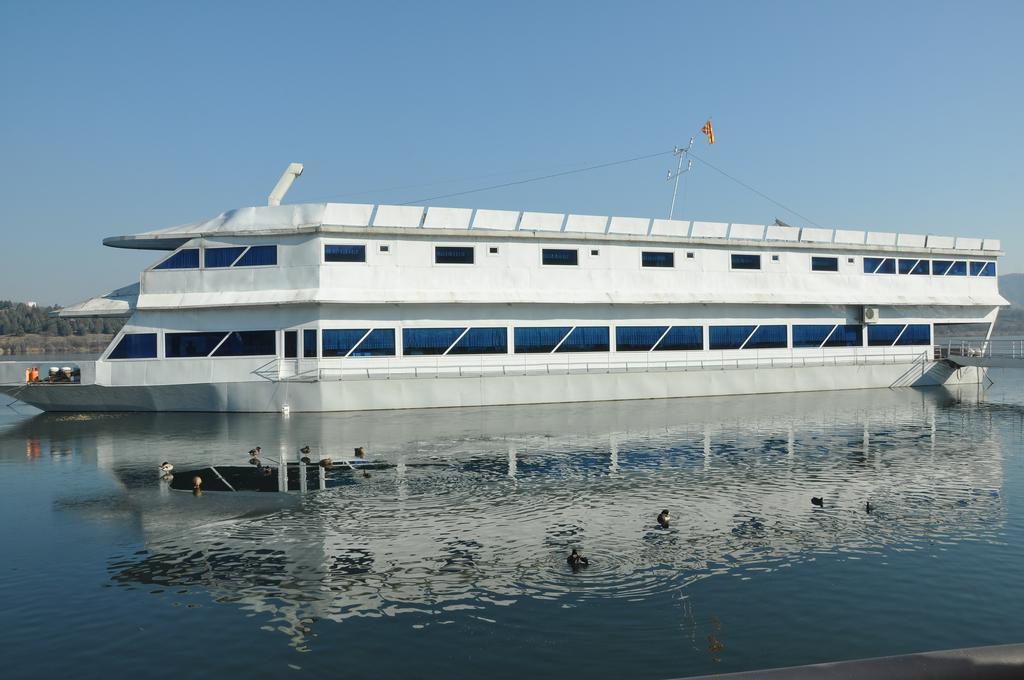 Hotel Brod Panini Veles Buitenkant foto